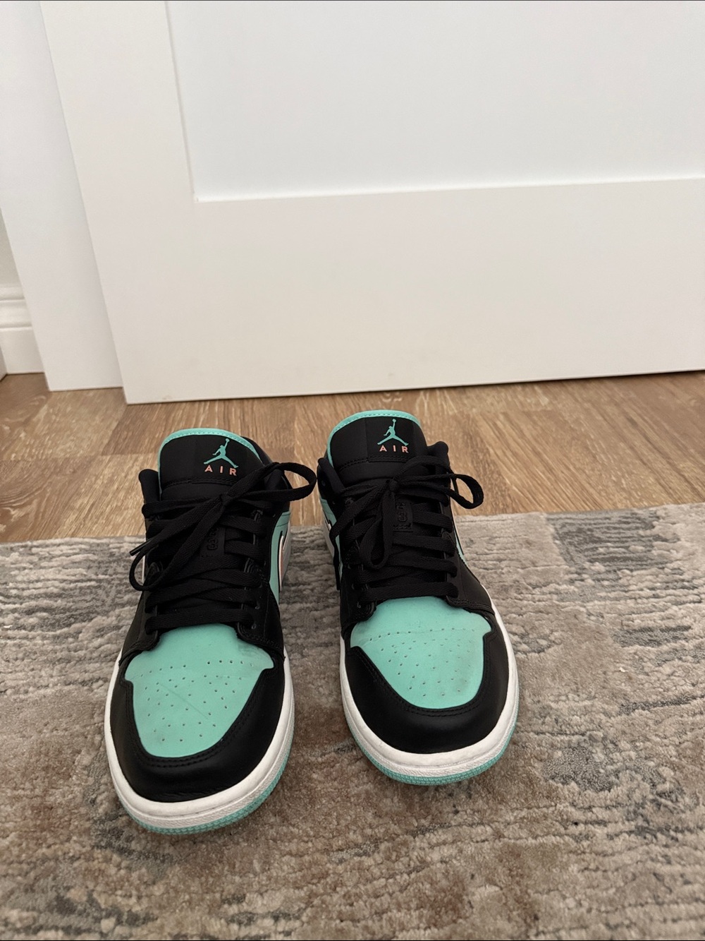 Jordan Low-Top Sneakers in Mint Teal, Coral & Black - Picture 2 of 5